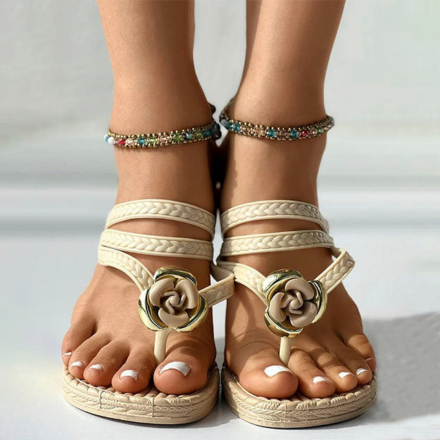 Sandales tressées élégantes avec détails floraux pour femmes