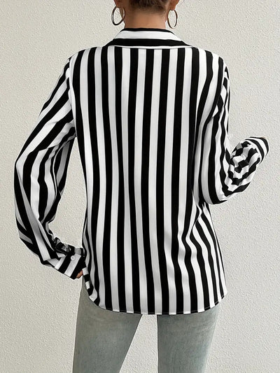 Chemise à boutons rayée élégante