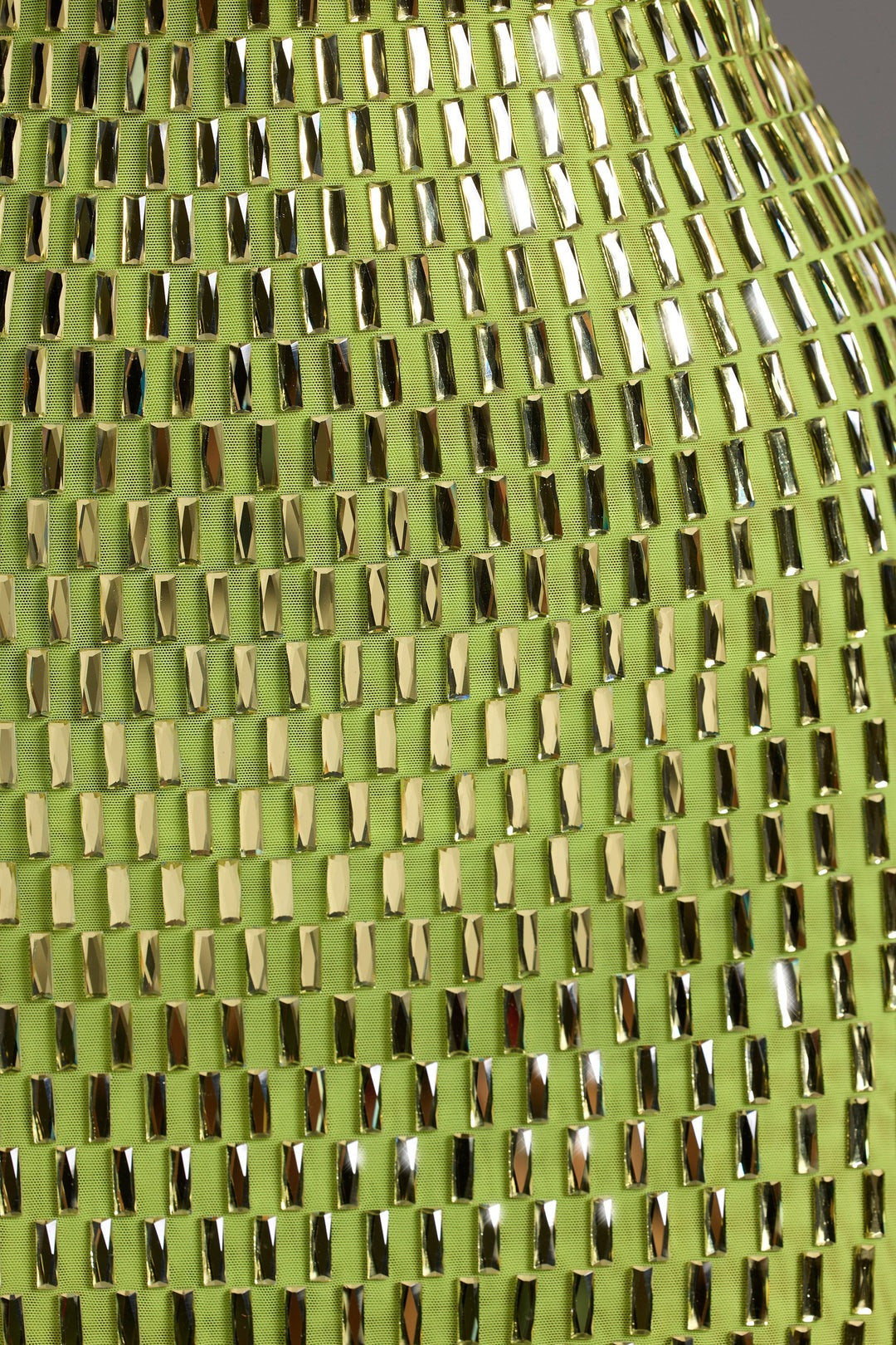 Aurora – Mini-robe bandeau ornée en vert poire