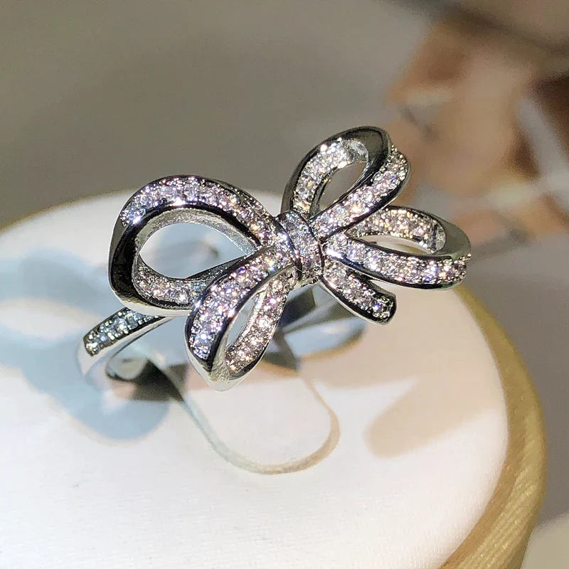Bague en Argent avec Noeud Brillant