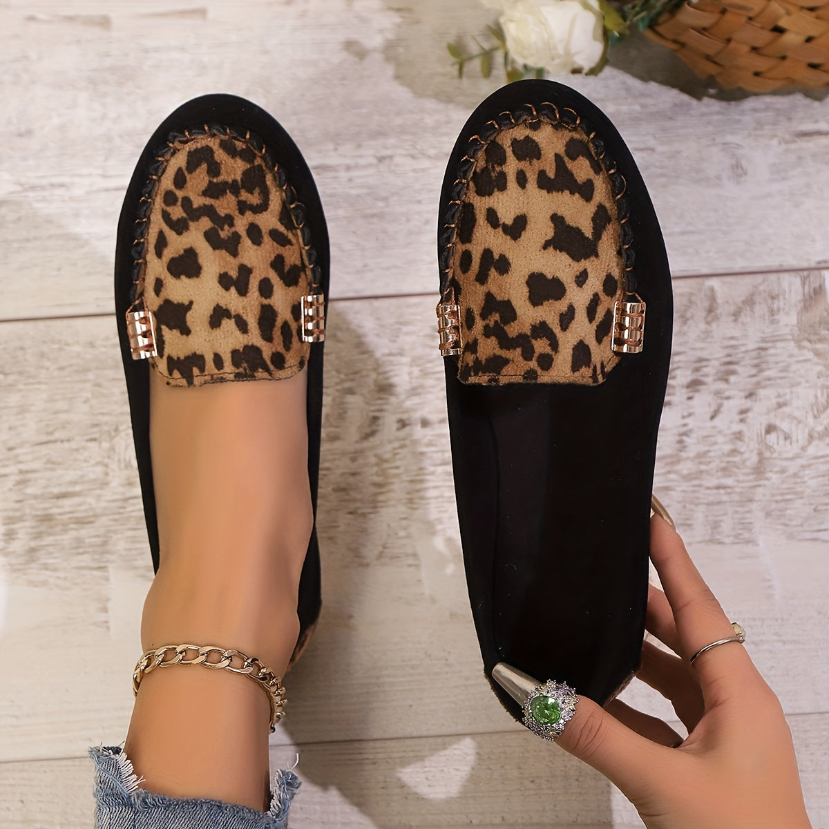 Calie – Mocassins femme confort en suédine noire et imprimé léopard