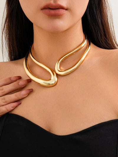Collier ras du cou géométrique creux exagéré