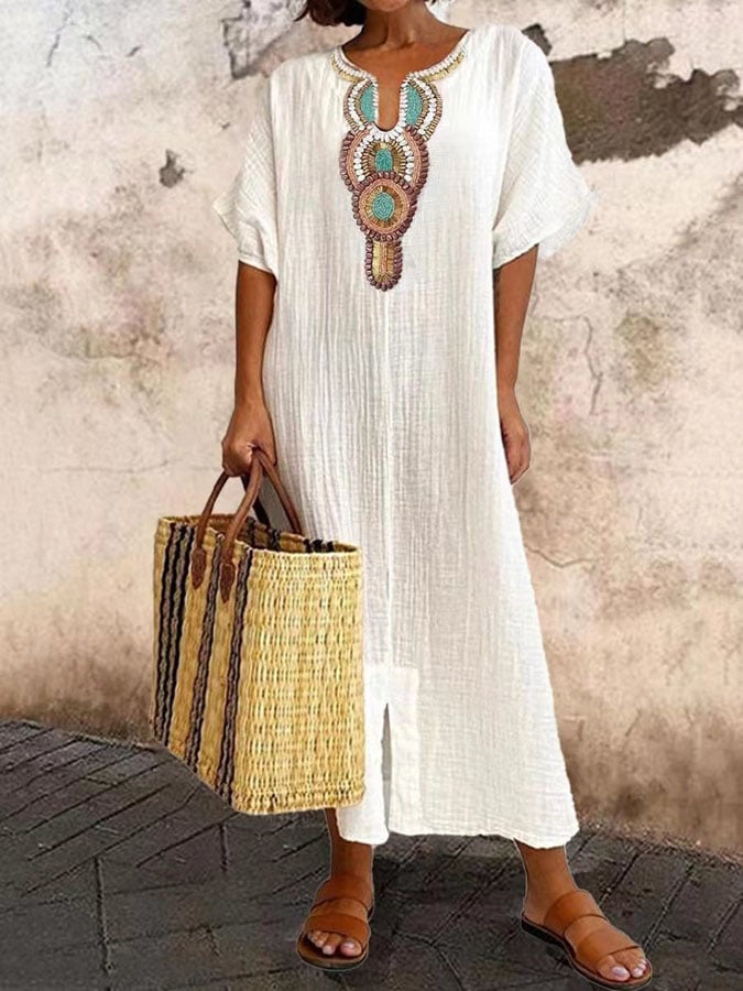 Robe caftan femme – Coupe ample – Tissu respirant – Encolure brodée – Longue fente