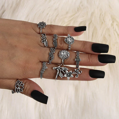 Ensemble avec des anneaux en argent antique avec des détails enchanteurs