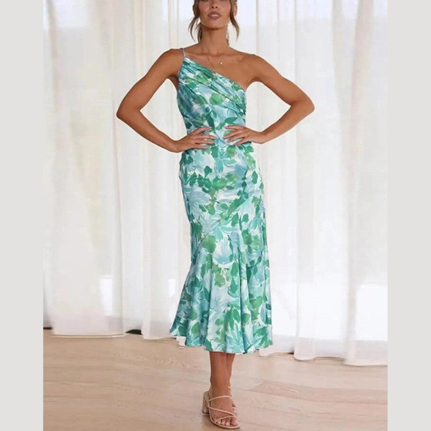 Serena - Robe longue asymétrique à motif floral