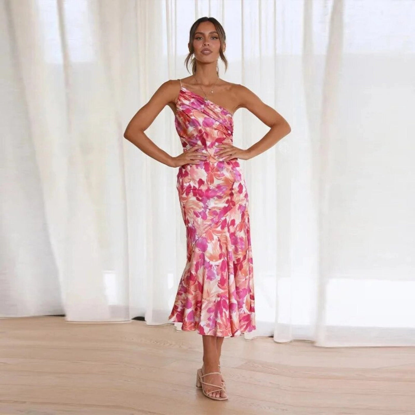 Serena - Robe longue asymétrique à motif floral