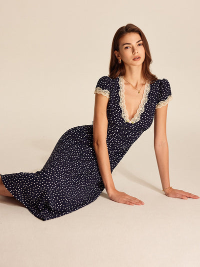 Robe à pois avec bordure en dentelle