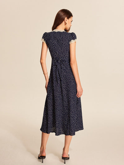 Robe à pois avec bordure en dentelle