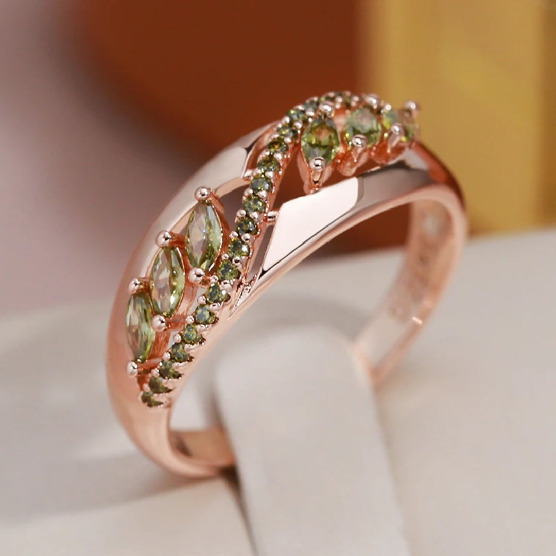 Bague élégante verte et brillante