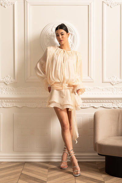 Ivoire™ | Robe Drapée à Manches Longues avec Jupe Mini et Ceinture Froncée
