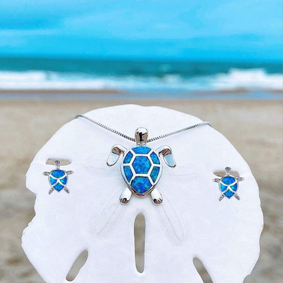 Set de collier et boucles d'oreilles avec des tortues de mer en opale