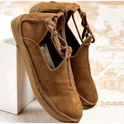 Chaussures femme – Coupe classique – Détail lacet latéral – Design cheville couvrant