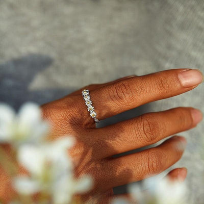 Bague en argent réglable avec marguerite en émail peinte à la main