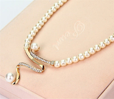Collier de perles naturelles + ensemble de boucles d'oreilles