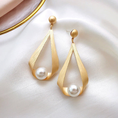 Boucles d'oreilles en or en forme de goutte avec perles