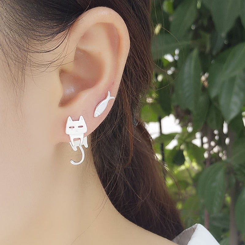 Boucles d'oreilles en argent avec poisson et chat grimpeur