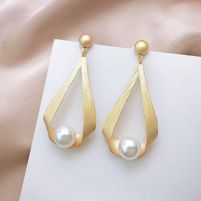 Boucles d'oreilles en or en forme de goutte avec perles