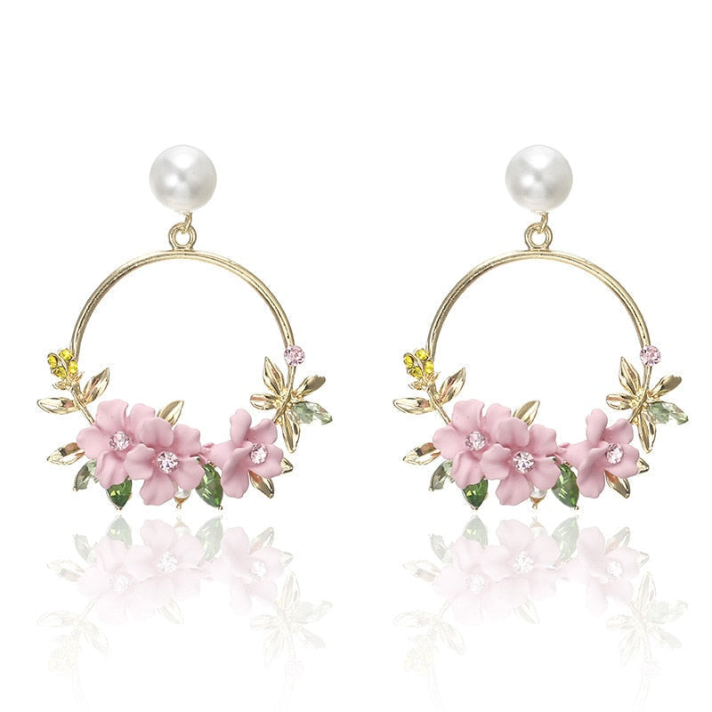 Boucles d'oreilles florales en forme de boucle avec perle