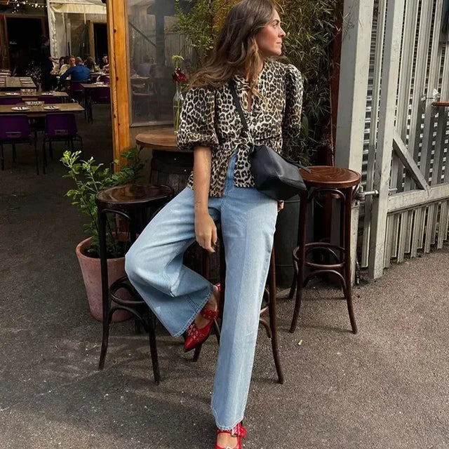 Rose | Blouse tendance avec motif léopard et manches bouffantes