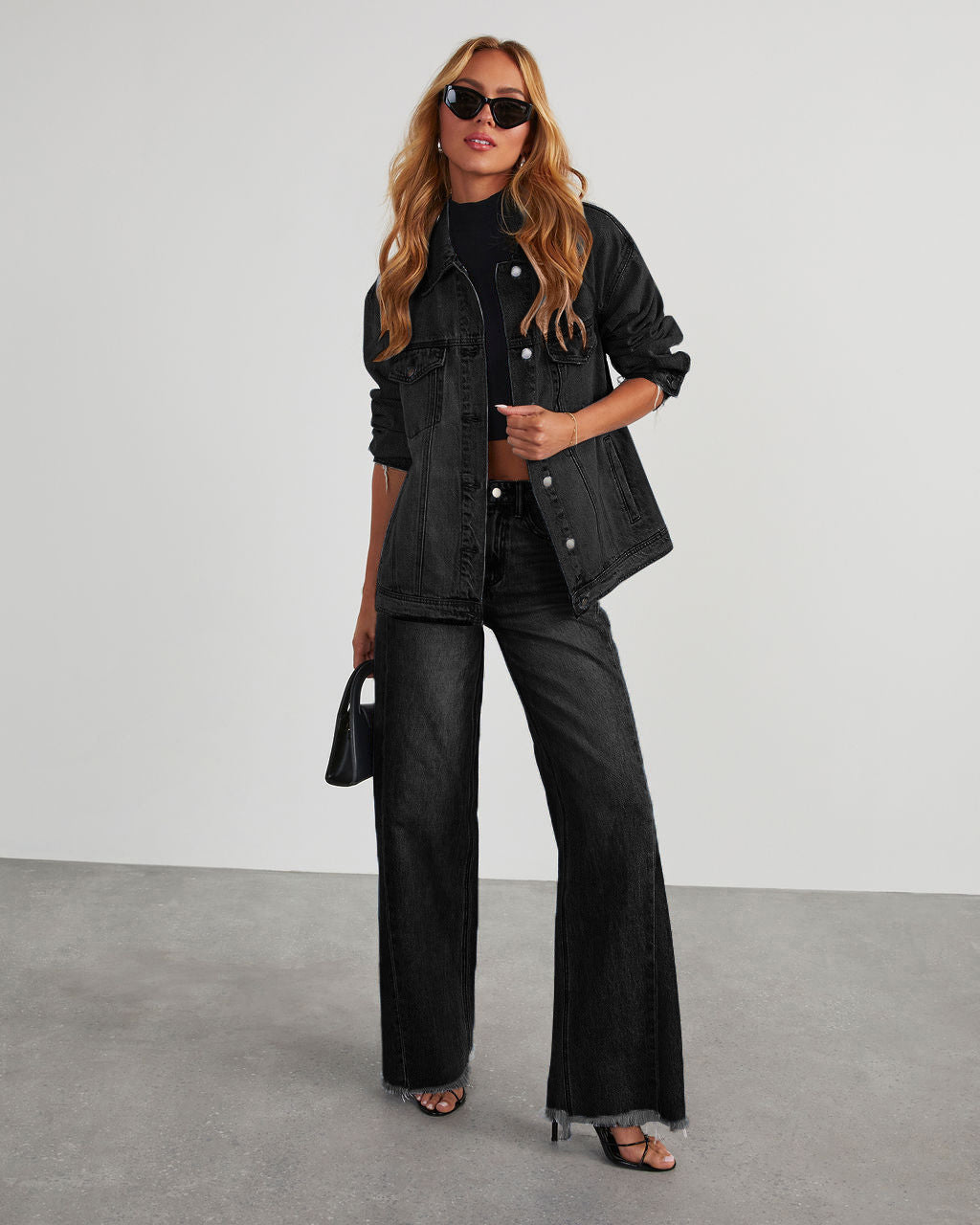 Jean large femme – Taille haute – Coupe ample – Ourlet effiloché – Longueur au sol