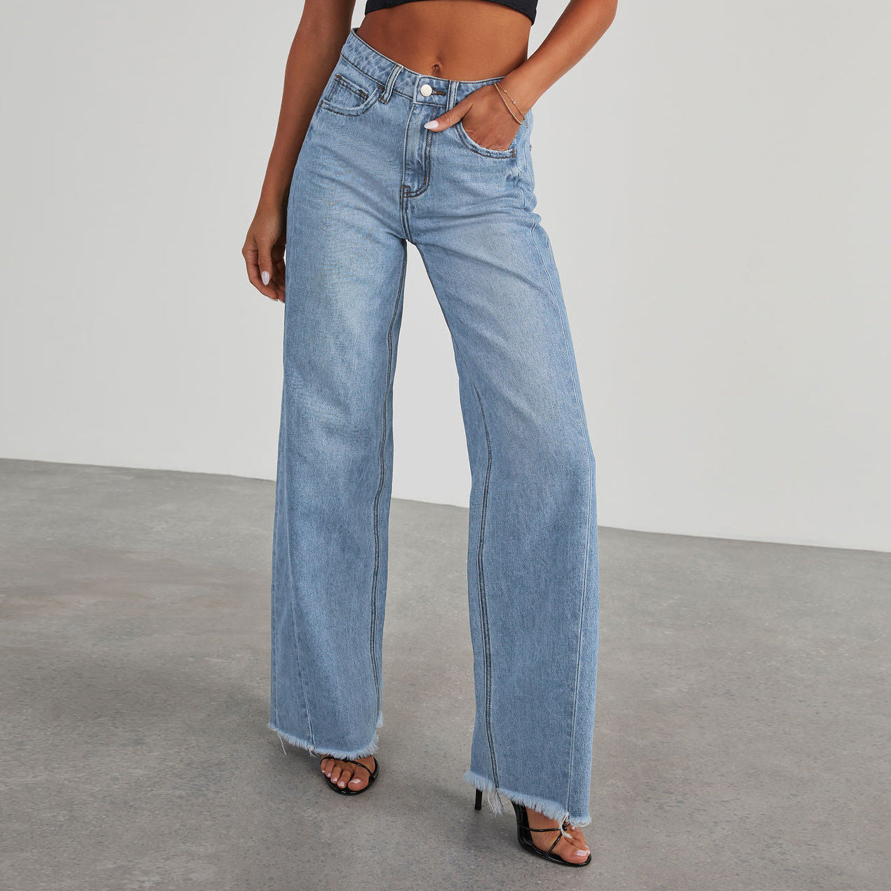 Jean large femme – Taille haute – Coupe ample – Ourlet effiloché – Longueur au sol
