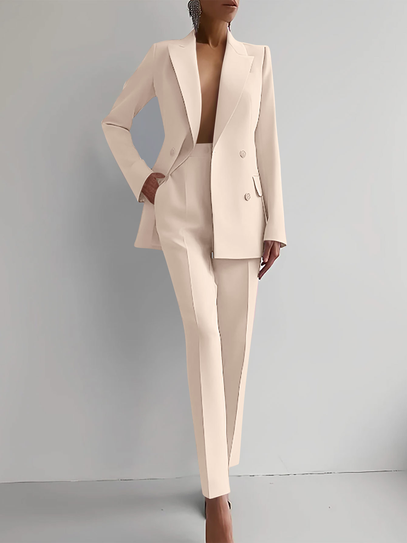 Tailleur Femme | Coupe Cintrée | Élégance Affirmée