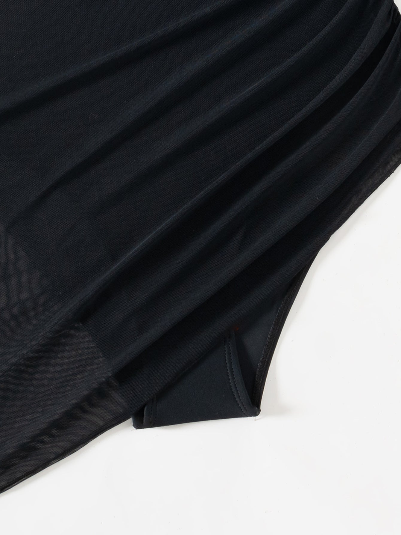 Esmee | Maillot de bain gainant en résille avec sarong intégré