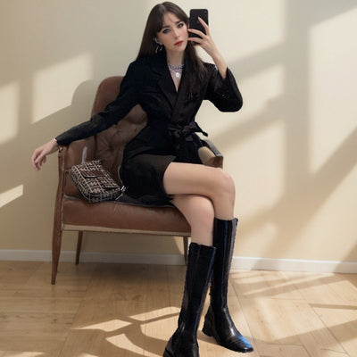 Blazer femme – Coupe cintrée – Tissu structuré doux – Ceinture taille – Col tailleur