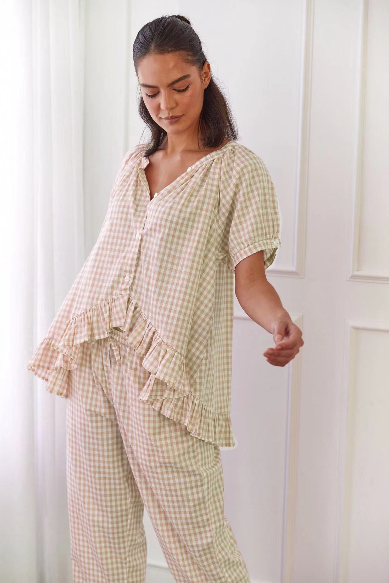 Ensemble Femme Chemise et Pantalon – Coupe Ample – Tissu Léger – Détails Volants