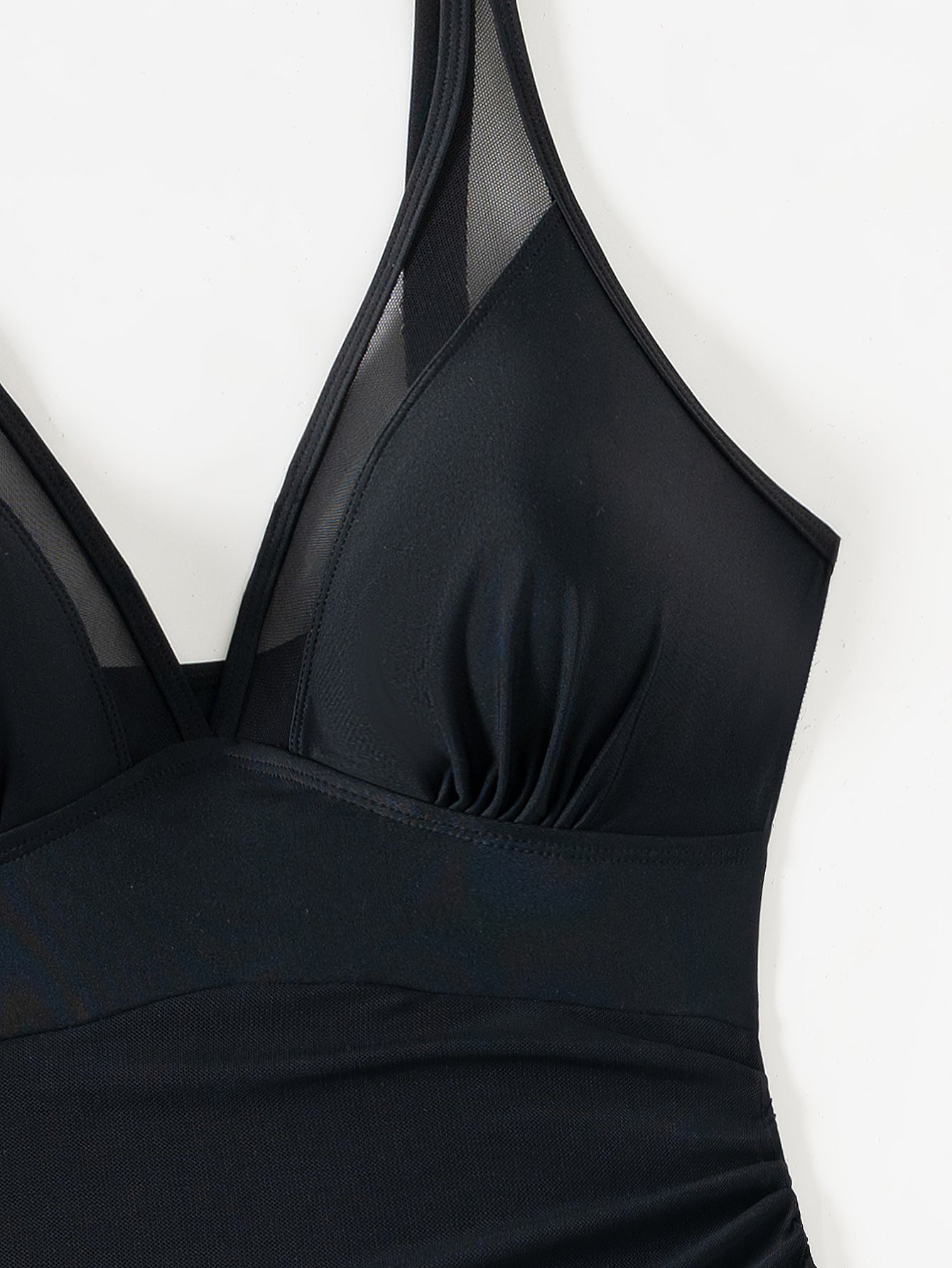 Esmee | Maillot de bain gainant en résille avec sarong intégré