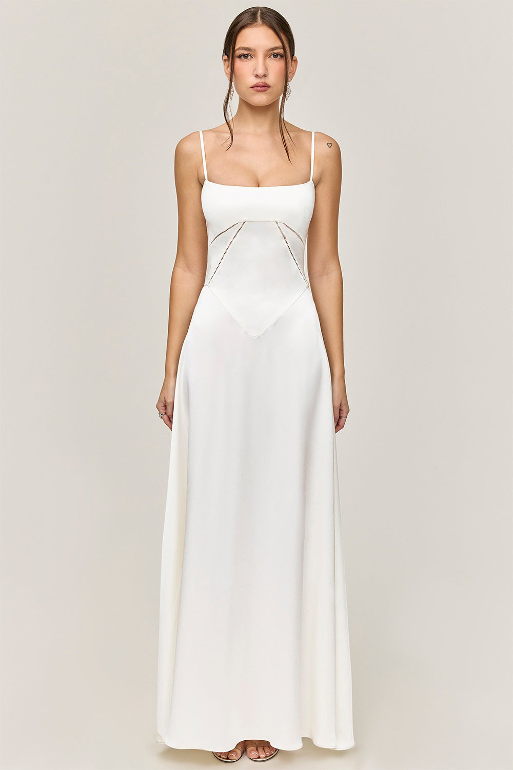 Robe de soirée femme – Coupe évasée longue – Bretelles fines – Taille ajourée