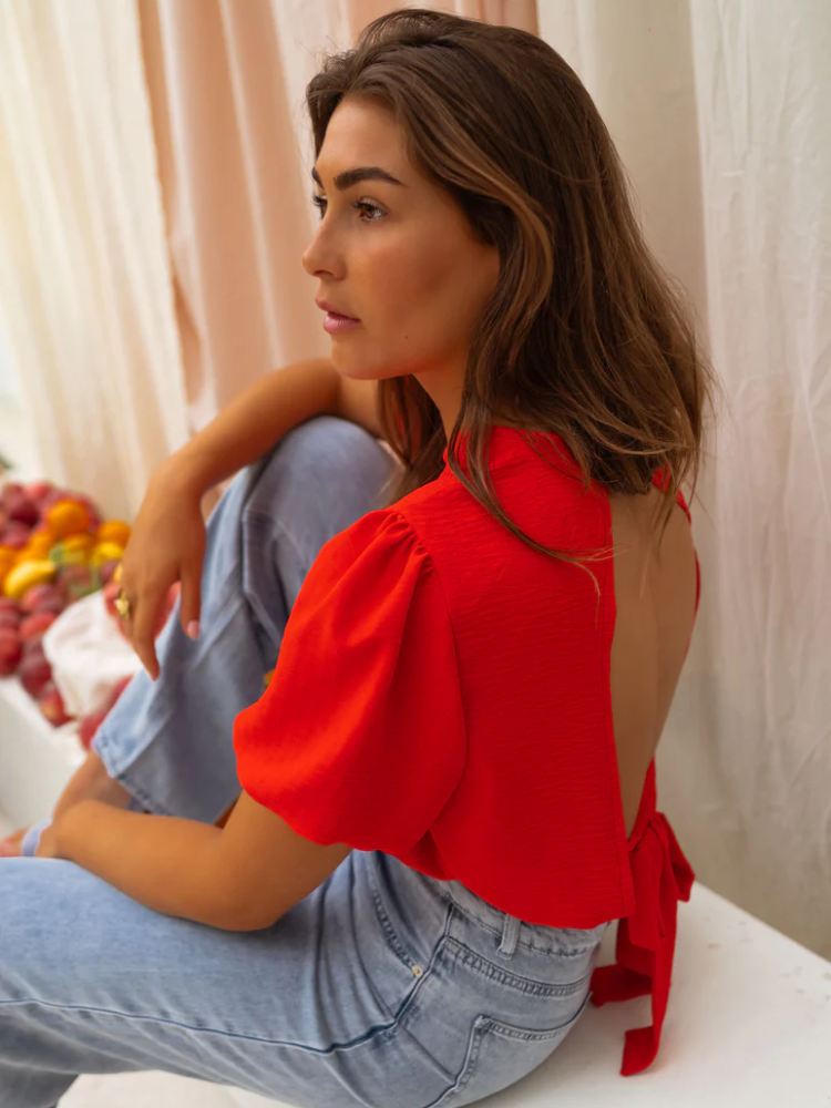 Lorena™ | Blouse courte au style affirmé