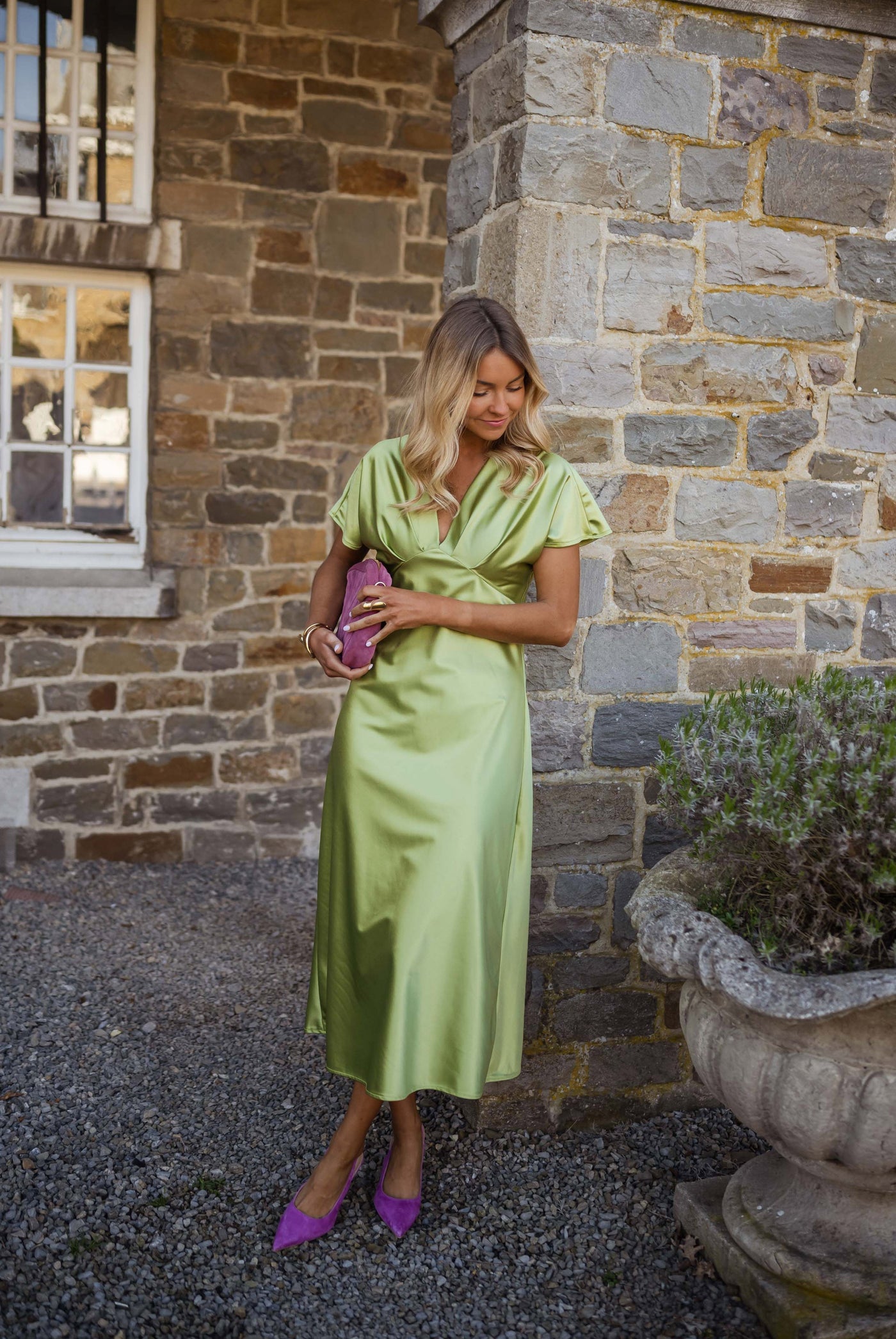 Eleonore™ | Robe satinée à col en V