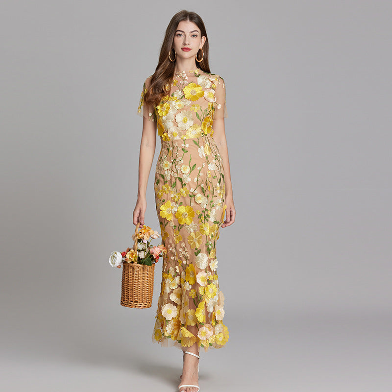 Robe Brodée | Floral Chic | Élégance Romantique