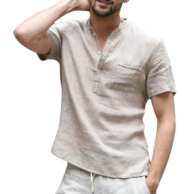 T-shirt homme – Coupe décontractée – Manches courtes – Fibres naturelles – Col boutonné – Poche poitrine