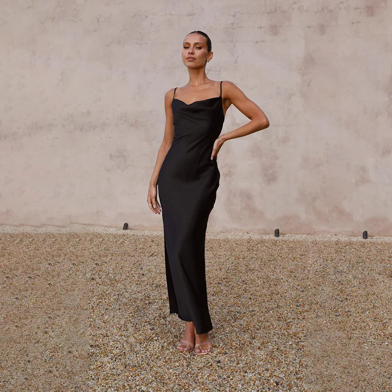 Klara | Robe longue en satin à col bénitier