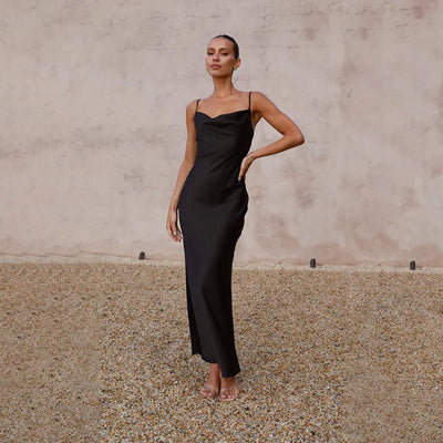 Klara | Robe longue en satin à col bénitier