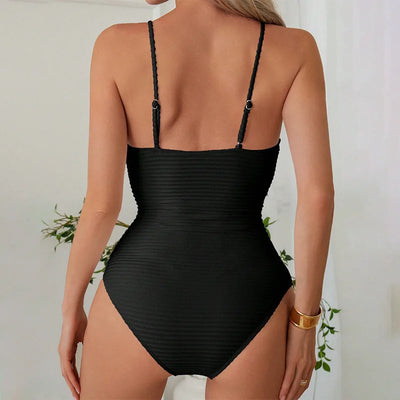 Maillot de bain 1 pièce femme – Décolleté plongeant – Coupe slim – Détail ajouré élégant