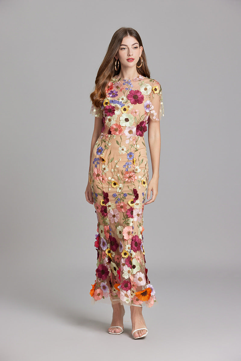 Robe Brodée | Floral Chic | Élégance Romantique