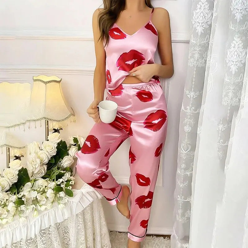 Rhea - Pyjama élégant en satin avec imprimé lèvres pour femmes