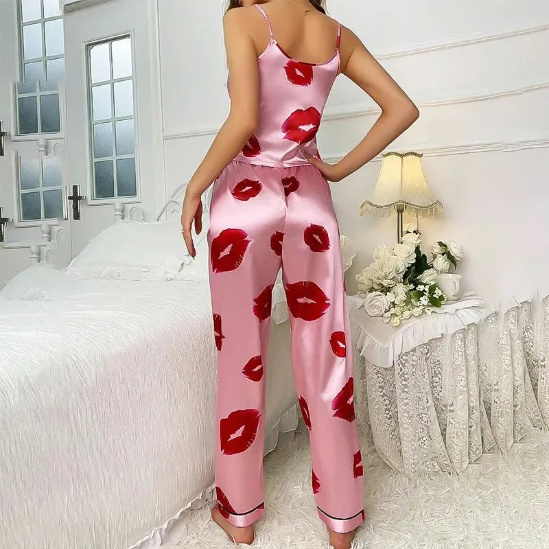 Rhea - Pyjama élégant en satin avec imprimé lèvres pour femmes