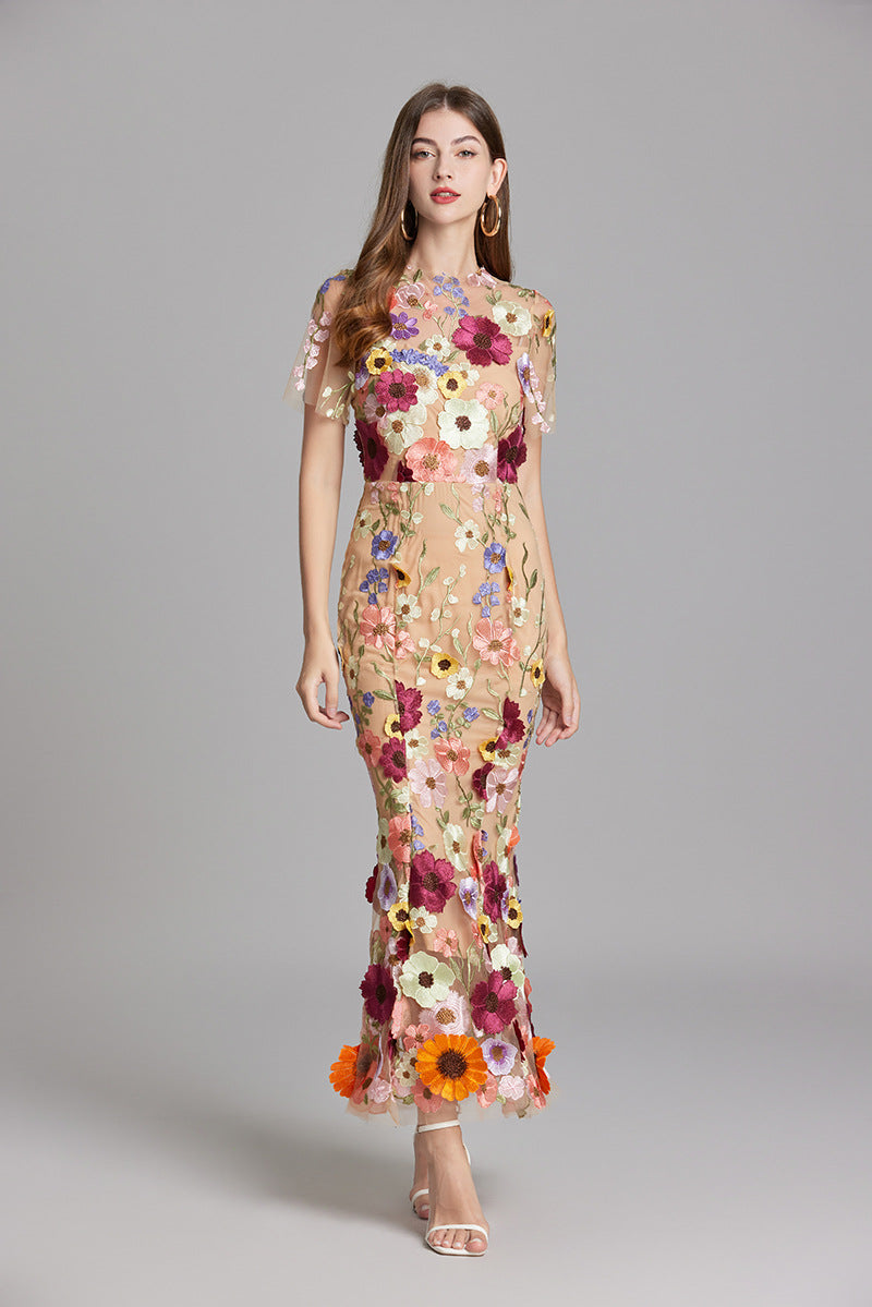 Robe Brodée | Floral Chic | Élégance Romantique