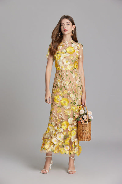 Robe Brodée | Floral Chic | Élégance Romantique