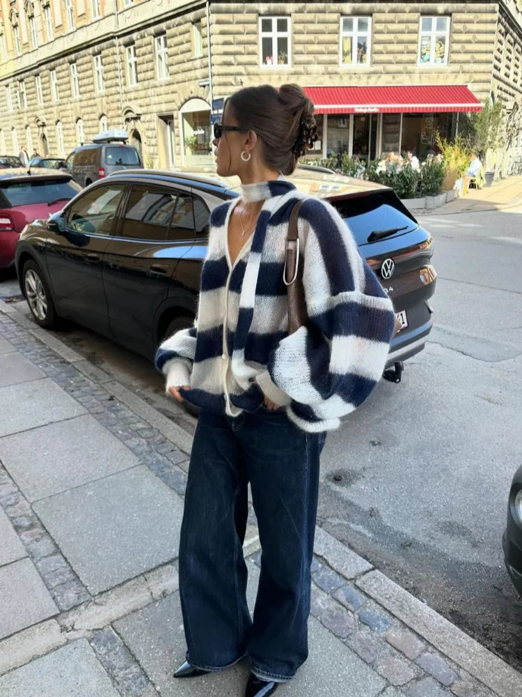 Evie™ - Gilet rayé confortable avec écharpe