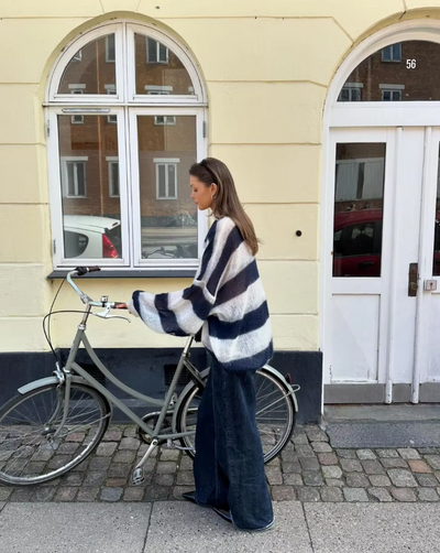 Evie™ - Gilet rayé confortable avec écharpe