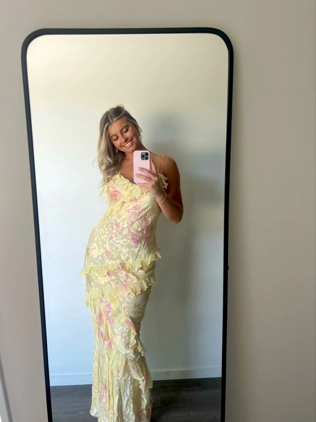 Linda – Robe longue fleurie élégante