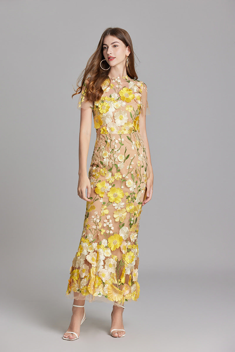 Robe Brodée | Floral Chic | Élégance Romantique