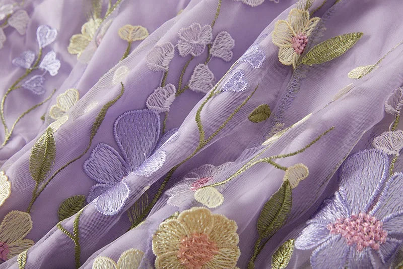 Robe Brodée | Floral Chic | Élégance Romantique