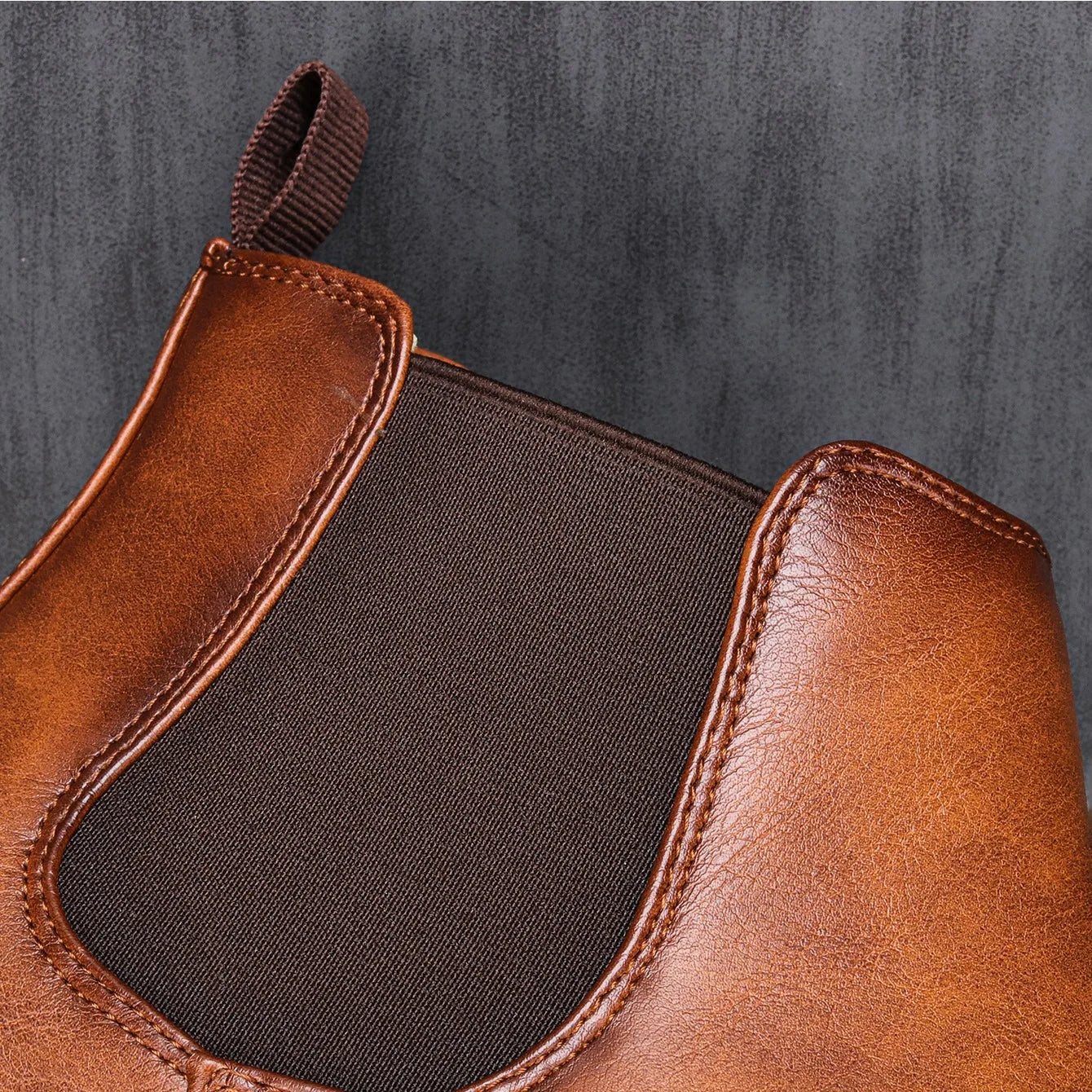 Bottes Chelsea modernes en cuir