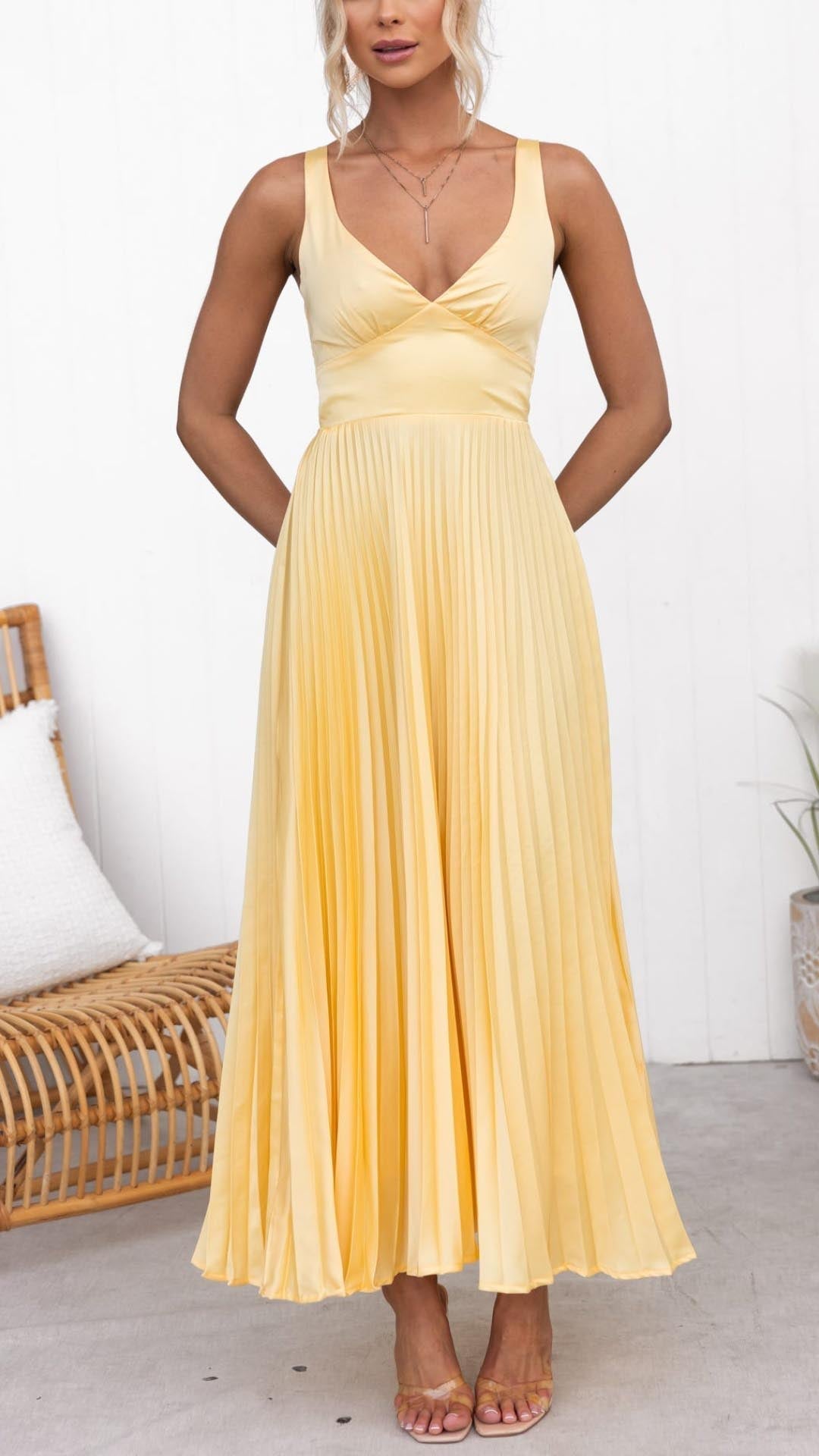Inaya - Robe longue plissée à col en V